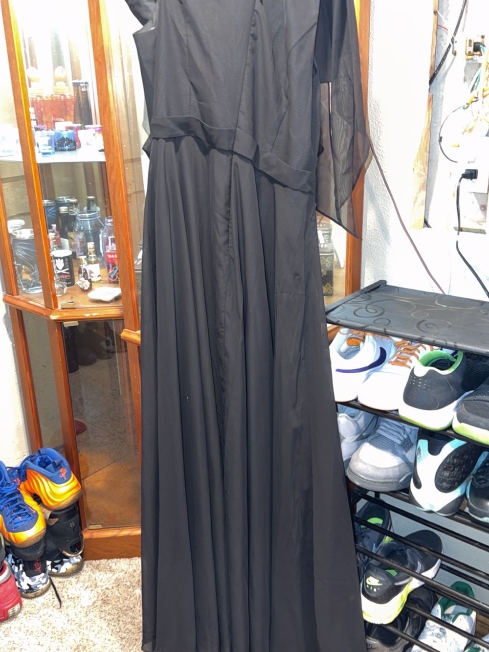 Elegant Black Maxi Dress - Flowing Evening Gown